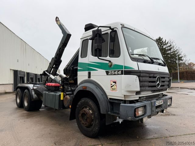 Kroghejselastbil MERCEDES-BENZ SK 2544 / V8 / RETARDER / Kran Hiab 081 AW