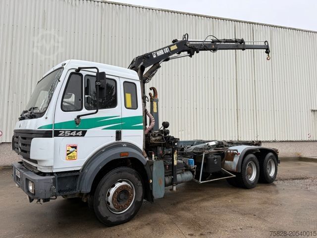 Kroghejselastbil MERCEDES-BENZ SK 2544 / V8 / RETARDER / Kran Hiab 081 AW