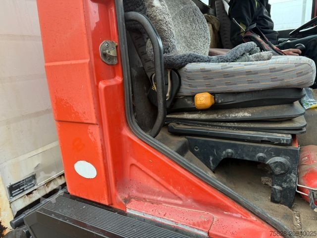 Flaklastbil med kapell MAN 26.322 / 6x4 / Kran Atlas