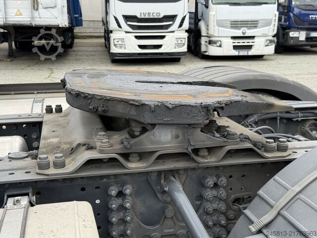 Standardni tegljač Iveco SWAY 530