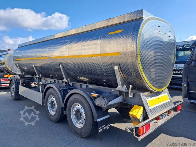 Tankoplegger Edelstahltankanhänger - 3 Kammern - ISOLIERT