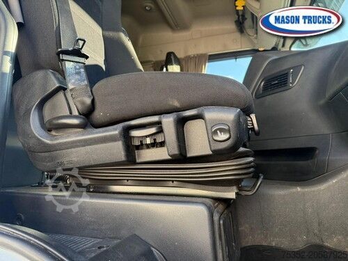 Standard road tractor Iveco X-Way 480 Hi-Traction 4x4