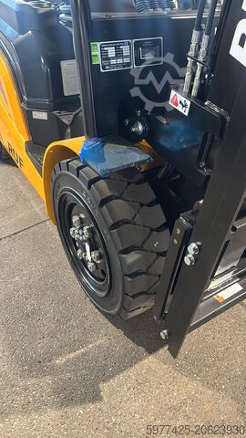 Carretilla elevadora de 4 ruedas UN Forklift 3.5T Rough Terrain