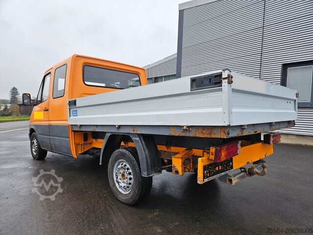 Platform vrachtwagen Mercedes-Benz 208 CDI