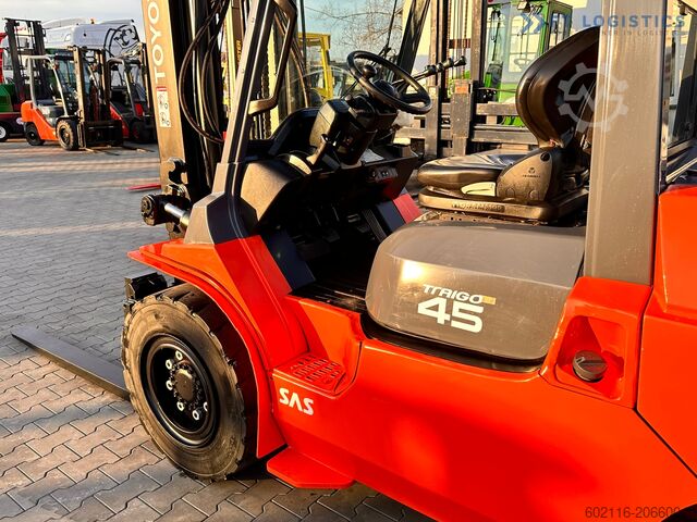 Targonca Toyota 42-4FD40 / DIESEL / 4500KG / DUPLEX / FO