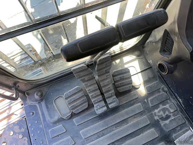 Escavadora de rastos Hyundai HX520AL