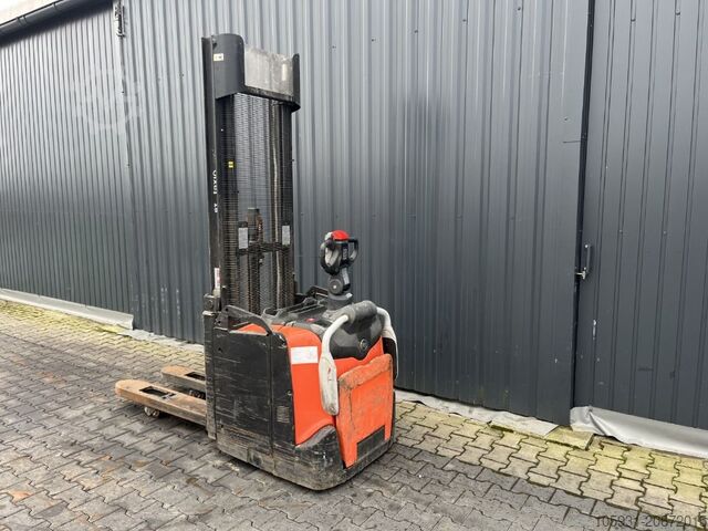 Empilhador de pé BT SPE120L