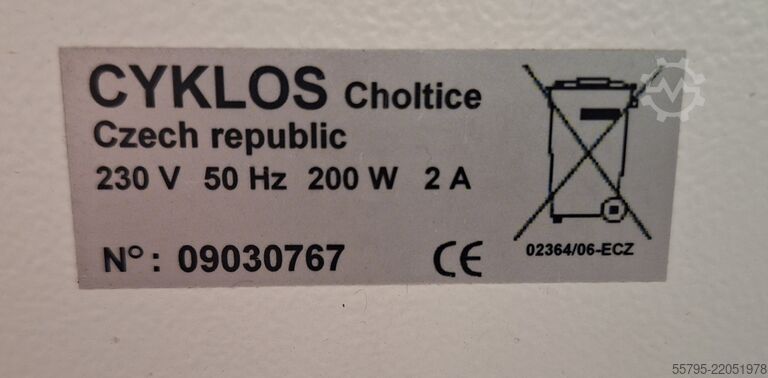 Groef- en perforatiemachine Cyklos GPM 450 SA.