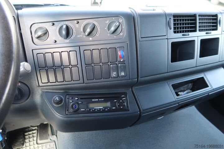 Platform vrachtwagen MAN 8.240 BL