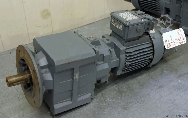 Motorreductor 0,37 kW 19,5 rpm Bauer BG30Z-37/DV08MA4-TOF-ST-K/E008B5