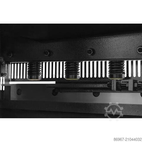 Tesoura guilhotina hidráulica CORMAK SHARK 8x3200