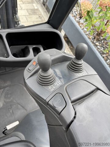 Chariots élévateurs au gaz de pétrole liquéfié (GPL) Linde H 18 T-01  391 Triplex Zinkenverstellgerät