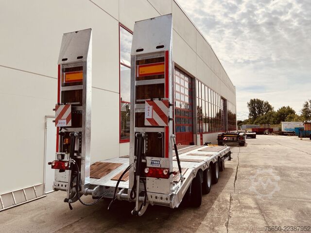 Lågbyggd trailer Möslein TT 31  31 t GG Tridem- Tieflader 3 Achs, gelenktNeufahrzeug