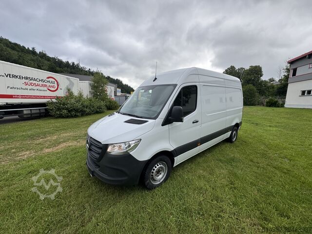 Furgão de painéis Mercedes-Benz Sprinter III 214 L2H2