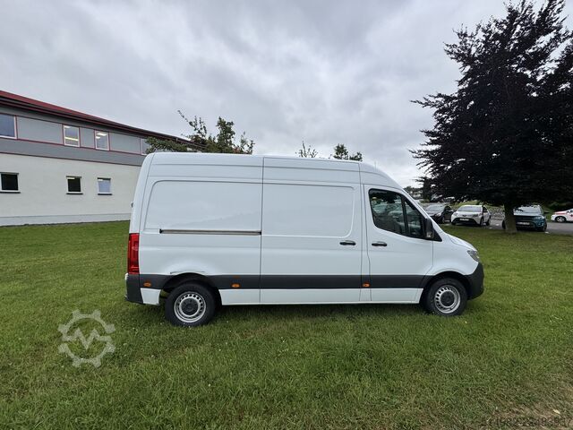 Furgão de painéis Mercedes-Benz Sprinter III 214 L2H2