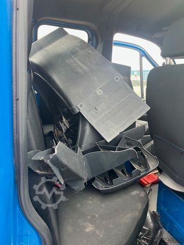 Châssis de fourgon MERCEDES-BENZ Sprinter III Pritsche DoKa 215-UNFALL- Motor ok