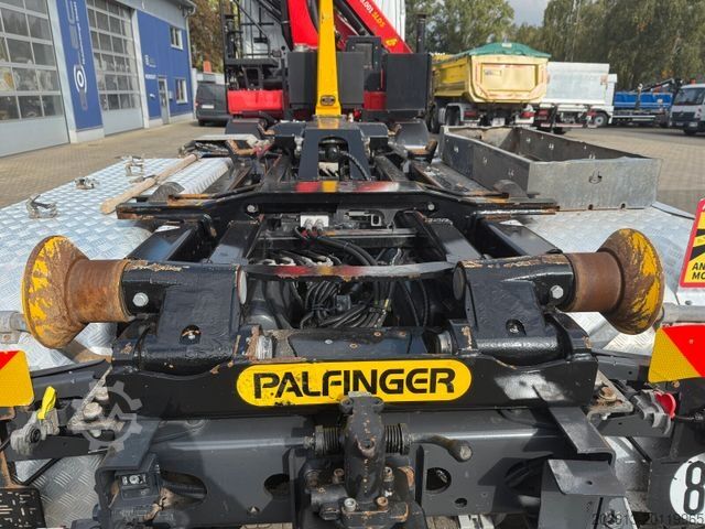 Autocamion cu cârlig pentru containere MERCEDES-BENZ Arocs 3246 8x4 Abrollkipper Kran Palfinger 19001