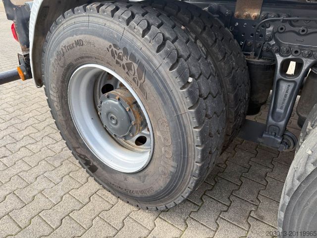 Autocamion cu cârlig pentru containere MERCEDES-BENZ Arocs 3246 8x4 Abrollkipper Kran Palfinger 19001