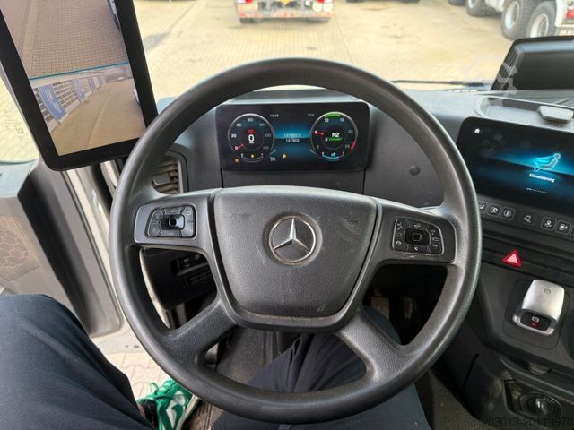 Macara montată pe camion MERCEDES-BENZ Arocs 3246 8x4 Abrollkipper Kran Palfinger 19001