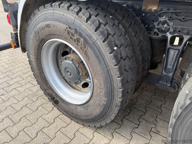 Macara montată pe camion MERCEDES-BENZ Arocs 3246 8x4 Abrollkipper Kran Palfinger 19001