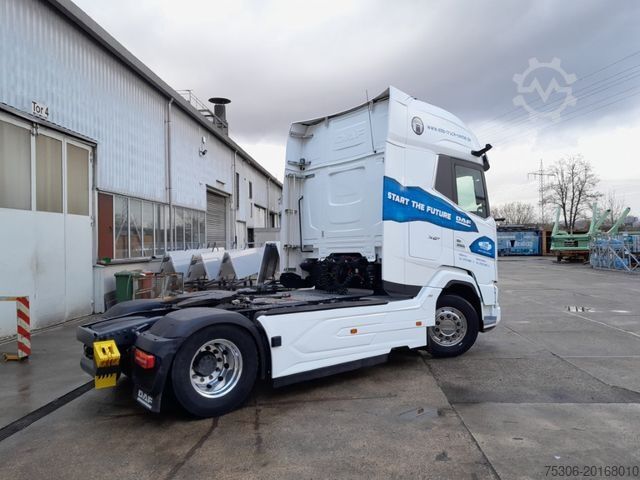 Standardowy ciągnik siodłowy DAF FT XG+ 530