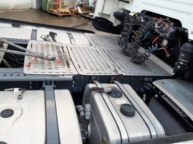 Standardowy ciągnik siodłowy DAF FT XG+ 530