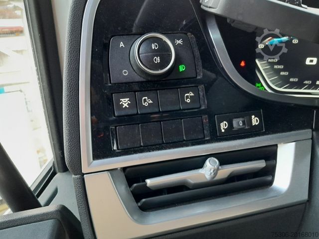 Standardowy ciągnik siodłowy DAF FT XG+ 530