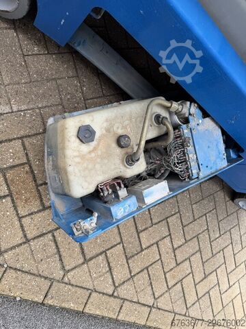 Genie GS-2032 saxlift, saxbord, 2005 timmar, 8 m arbets­höjd GENIE GS-2032 schaarlift schaar hoogwerker 2005uur 8mtr werkhoogte