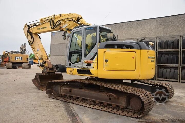 Rupsgraafmachine New Holland Kobelco E235B SR-LCT
