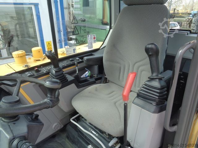 Hjulgrävare VOLVO EW60E Powertilt + Löffelpaket Klima