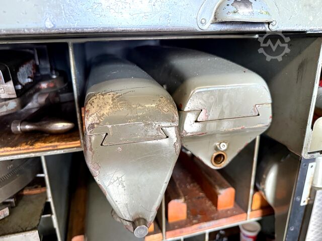 Werkplaatskast met inhoud Workshop Cabinet with contents