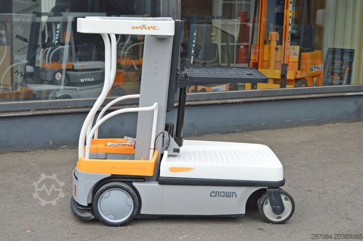 High-lift order picker Crown WAV50-118