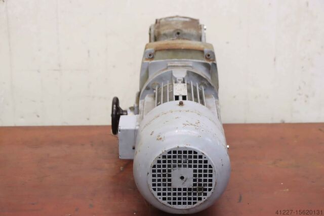 Motorreductor ajustable 2,2 kW 12-70 rpm Stöber Loher R47/VW3 ABCA-100LB-04C