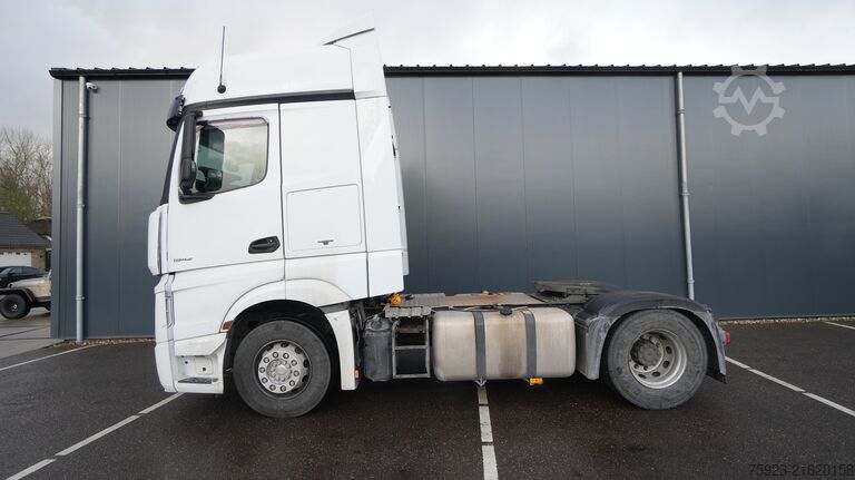 Standart-SZM Mercedes-Benz Actros 1942 tractor unit with broken engine