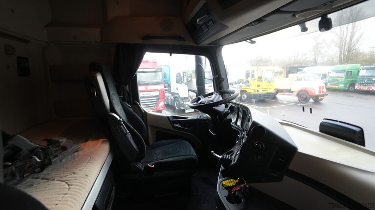 Standart-SZM Mercedes-Benz Actros 1942 tractor unit with broken engine