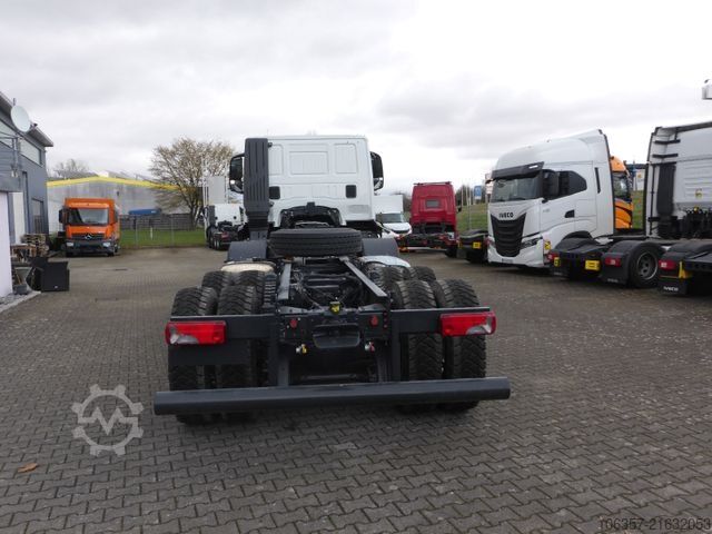 Truck chassis IVECO T-Way AD410T54 8X4 Radstand.4250mm 2-Stück