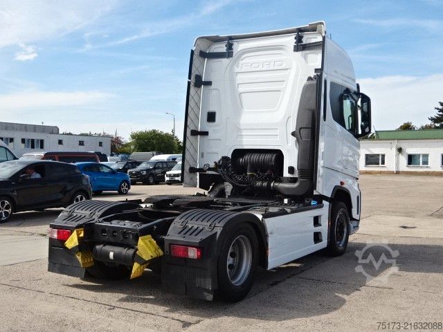 Standard tractor unit FORD F-Max Sattelzugmaschine