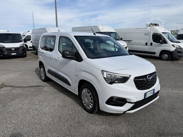 Panel van Opel Combo Cargo 1.5d 100cv d.cab. L2H1 c/clima mt6