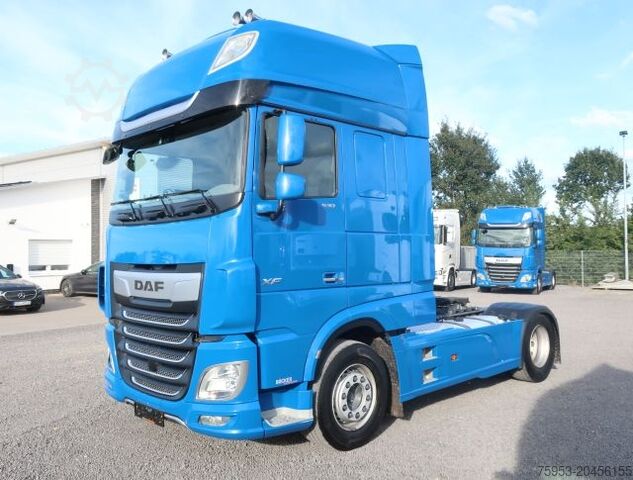 Tractor estándar DAF XF 530 SSC Intarder Standklima Navi PTO Euro 6D