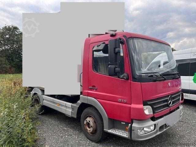 Bestelwagenchassis MERCEDES-BENZ 815 Fahrgestell mit AHK - TÜV NEU -
