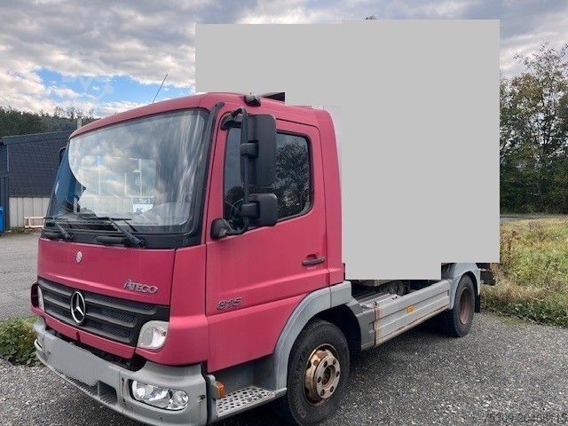 Bestelwagenchassis MERCEDES-BENZ 815 Fahrgestell mit AHK - TÜV NEU -