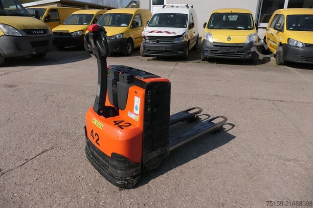 Manual pallet jack bt LWE 160