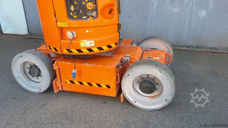 Self-propelled articulated boom lift JLG E300AJP
