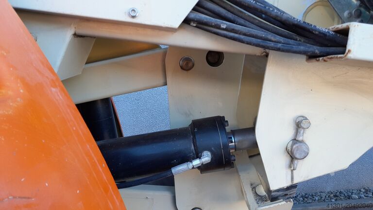 Self-propelled articulated boom lift JLG E300AJP