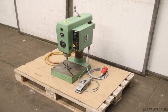Machine à riveter par culbutage FMW HN1