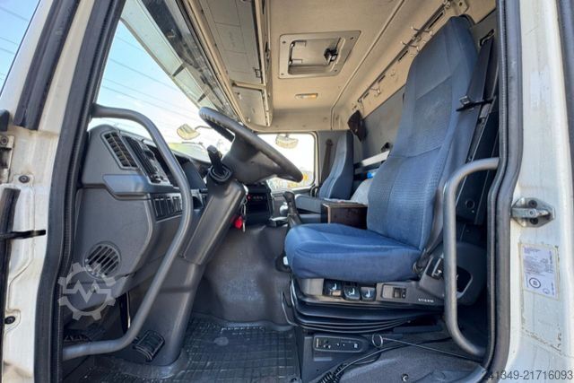 Macara montată pe camion VOLVO FM-400 8x2 HMF2820-6