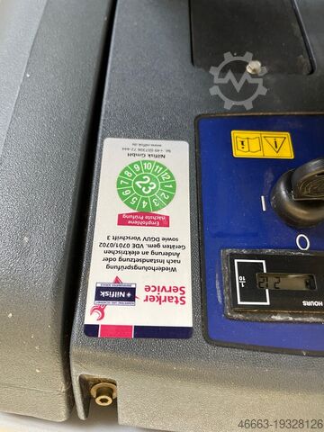 Scrubber-dryer machine Only 22 operating hours. Nilfisk BA751