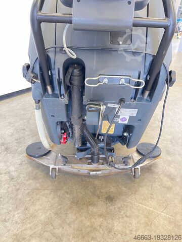 Scrubber-dryer machine Only 22 operating hours. Nilfisk BA751