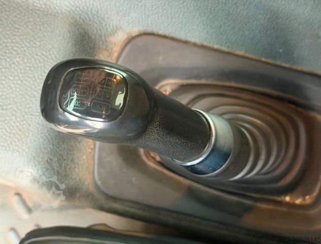 Vrachtwagen met bakwagen DAF CF 75.250 EURO 3 MANUAL GEARBOX VAN BEURDEN ISOL