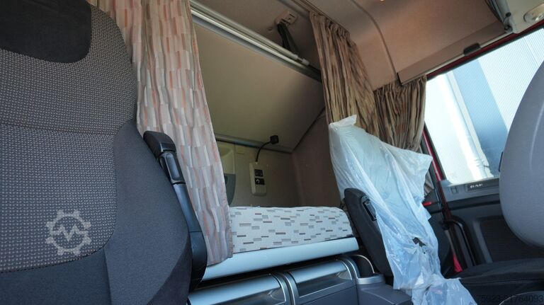 Standaard-SZM DAF XF 440 sc tractor unit